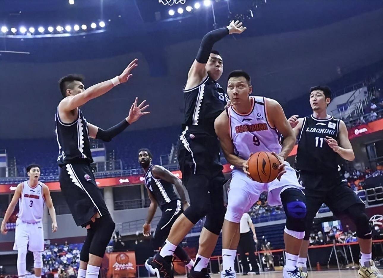 里昂转会期防线松动,志在CBA季后赛名次提升,目标明确,训练强度明显提升的简单介绍 里昂转会期防线松动,志在CBA季后赛名次提升,目标明确,训练强度明显提升的简单介绍